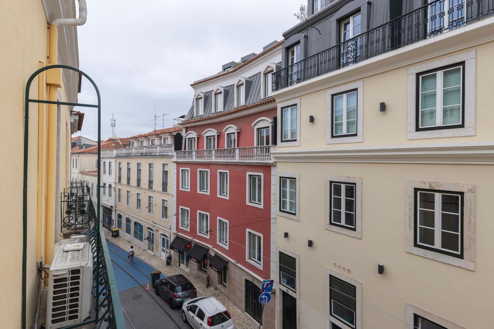 Chiado Center 1Bdr Flat By Lovelystay Lisbon Luaran gambar