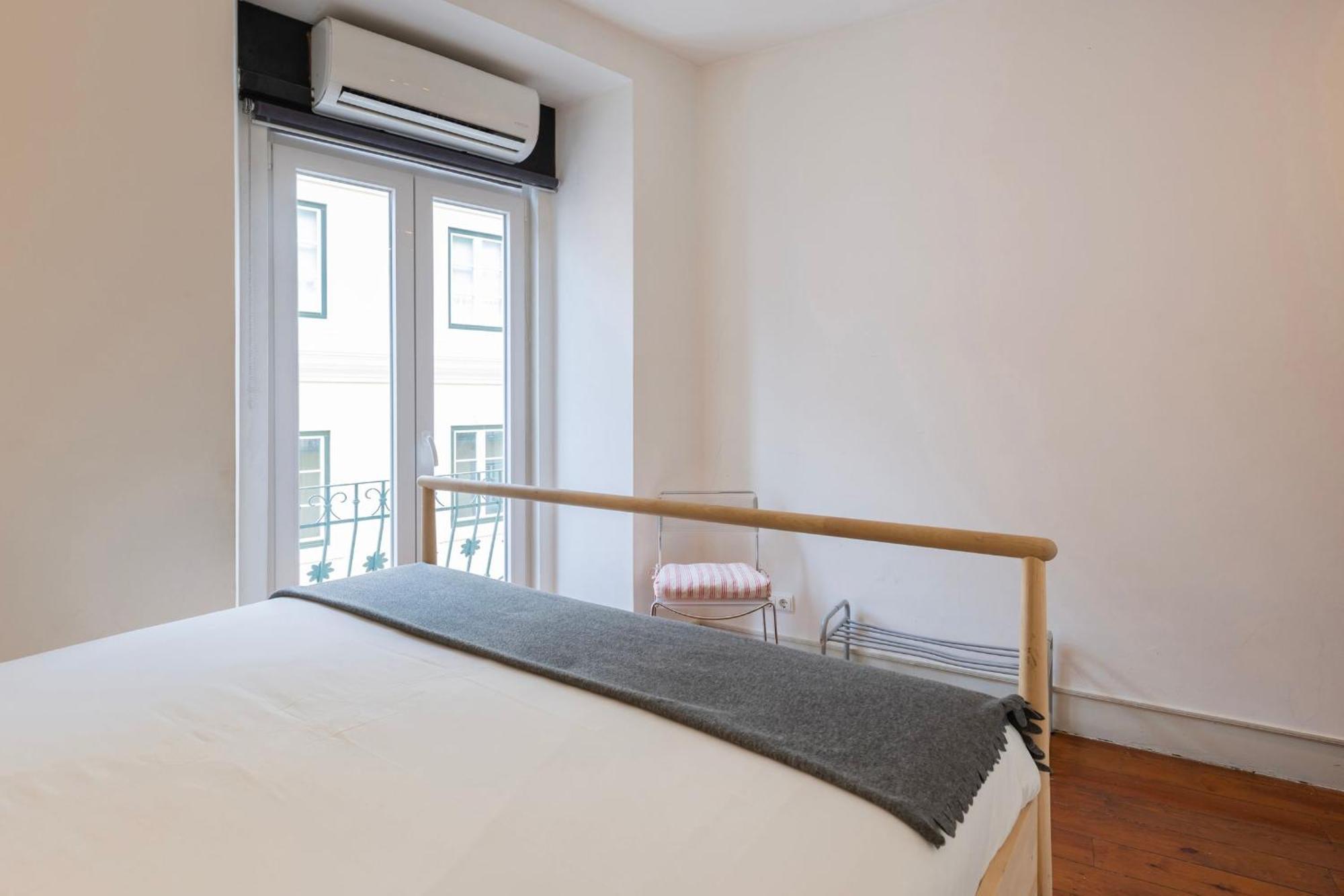 Chiado Center 1Bdr Flat By Lovelystay Lisbon Luaran gambar